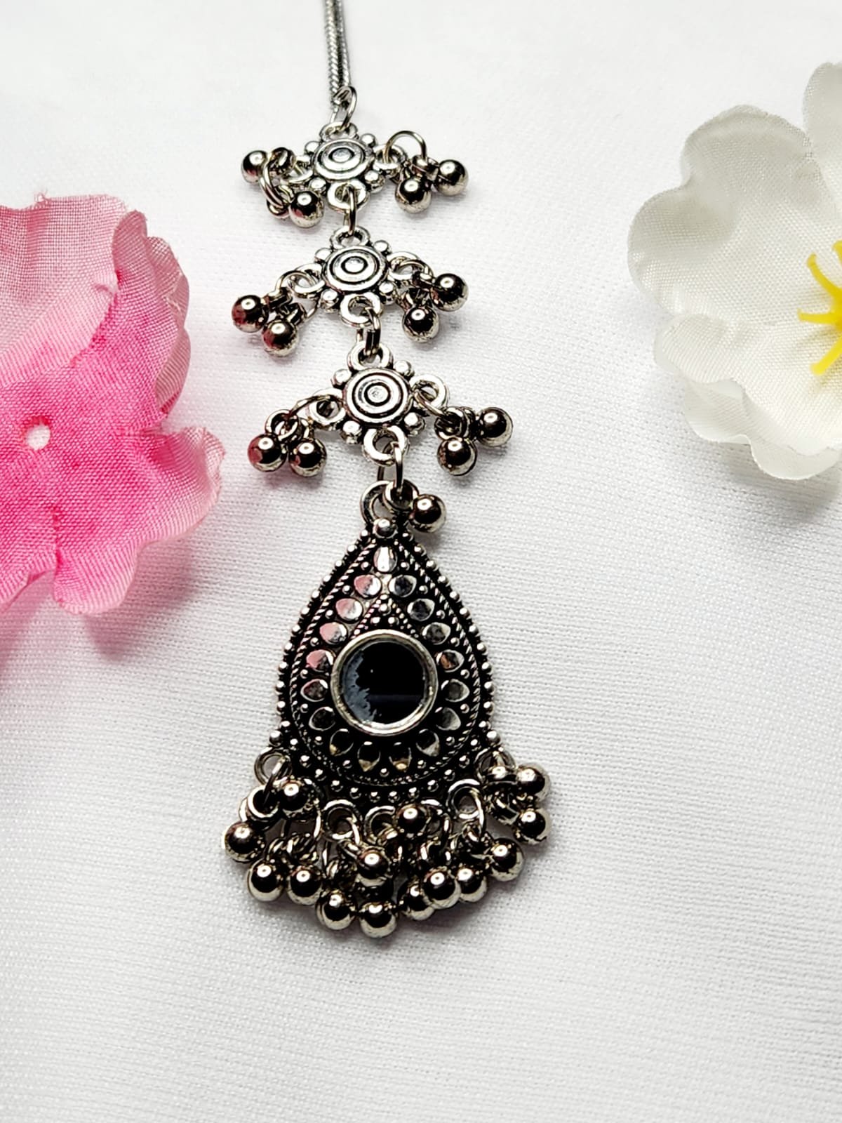 Black Metal Maangtikka For Girls And Women - Image 2