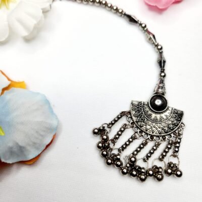 Black Metal Maangtikka For Girls